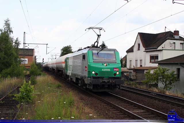 437015